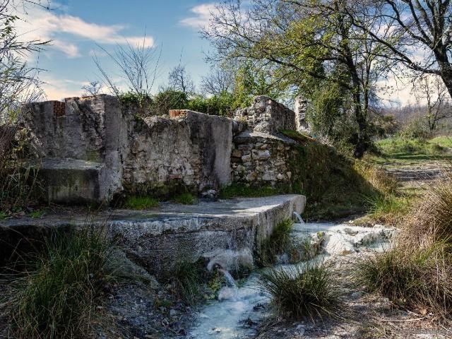 Sorgente acqua sulfurea